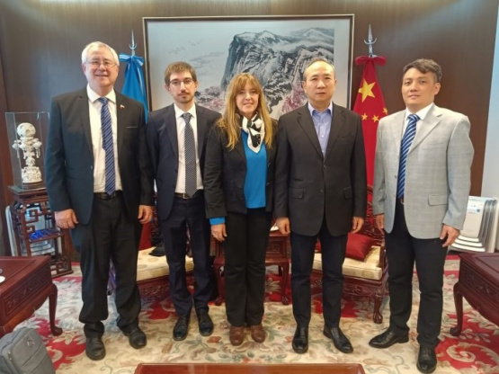 Giménez se reunió con embajadores para fomentar exportaciones y atraer inversiones